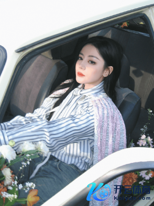 迪丽热巴使命室发文称缺席大秀 因弗成抗力身分